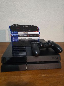 Selling a PS4 with 5 games, its cables, and a controller.