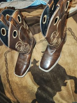 Boots size 6