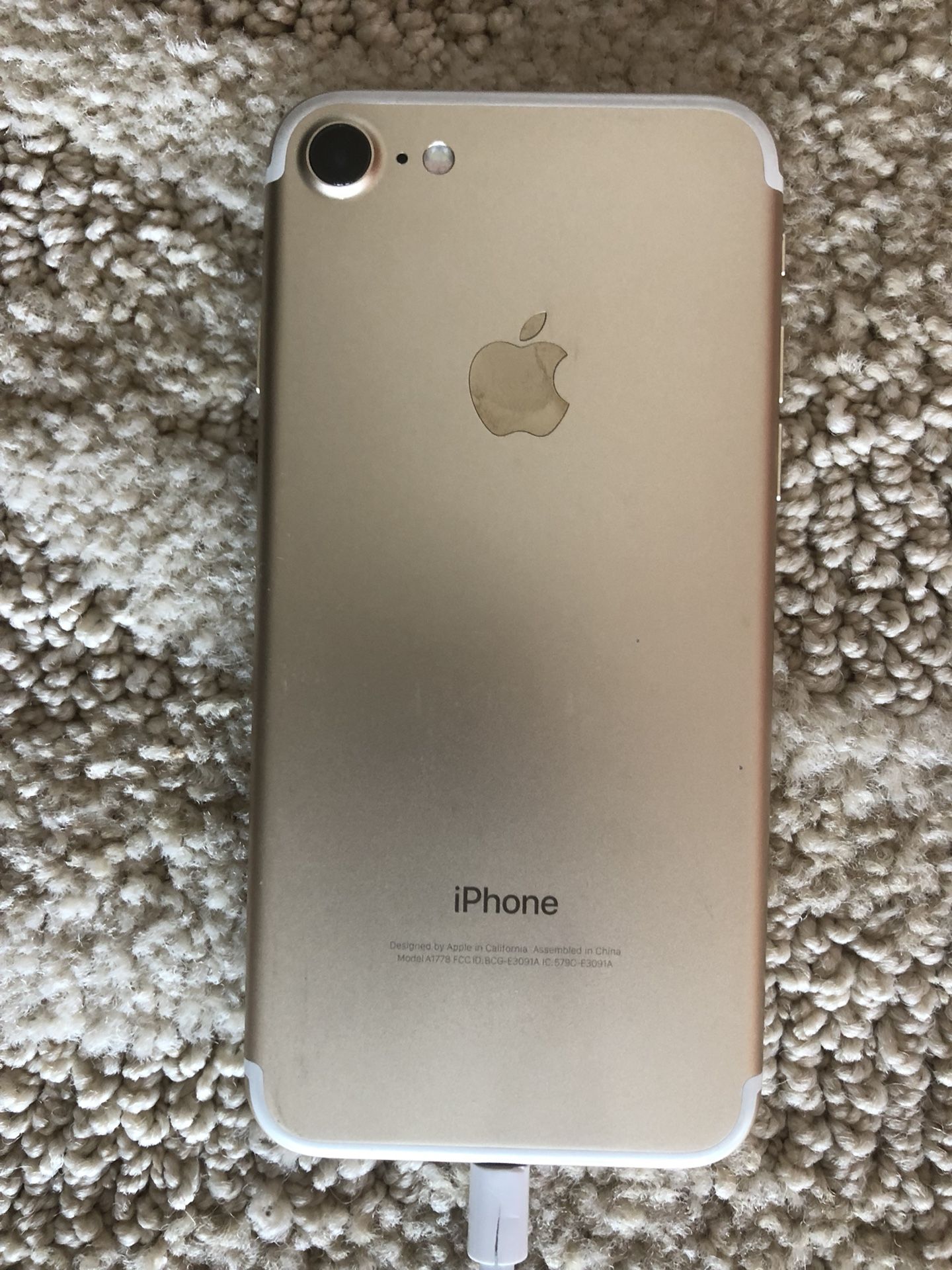 Unlocked Apple iPhone 7 128GB Gold