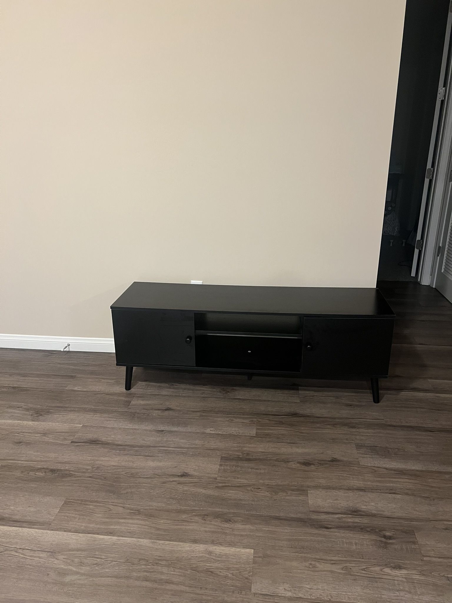 Sleek Black TV Stand – Modern & Like New