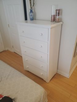 White wood Drawer closet with rails