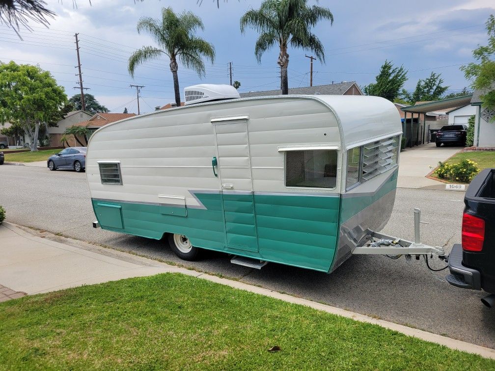 1962 Shasta 19 deluxe for Sale in Riverside, CA - OfferUp