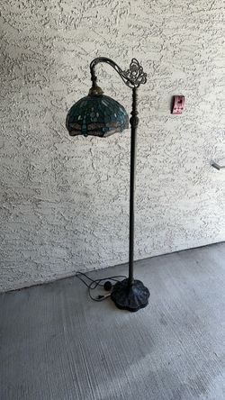 Tiffany style lamp *needs repair*