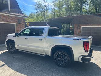 2021 GMC Sierra Denali 4 x 4 Pickup