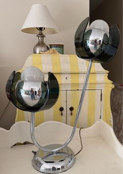 Vintage seems to be a Sonneman MCM chrome and lucite light