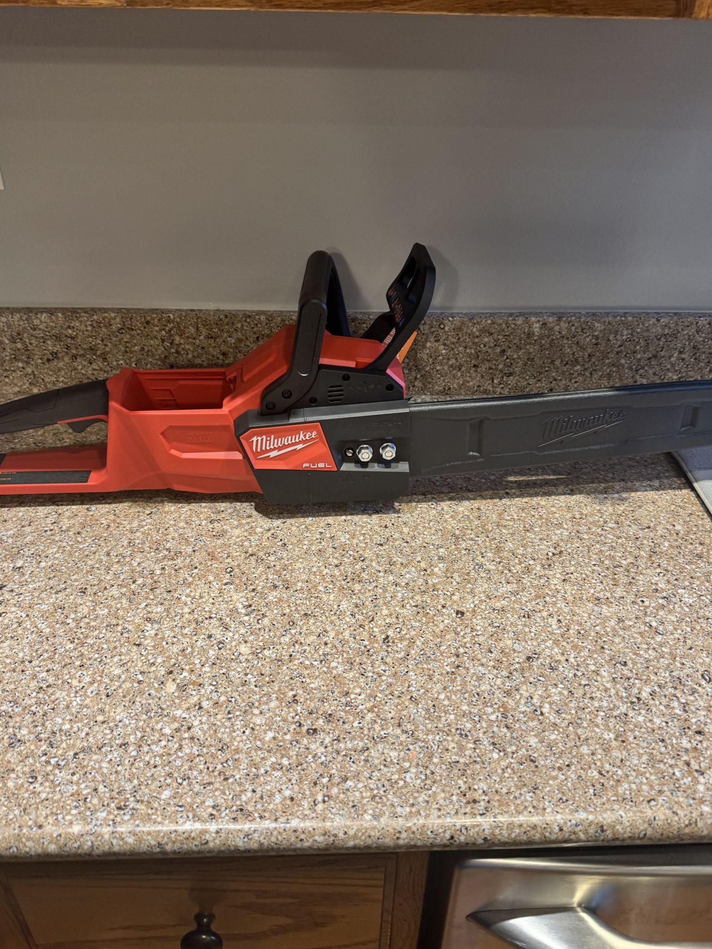 Milwaukee M18 Fuel 16” Chainsaw