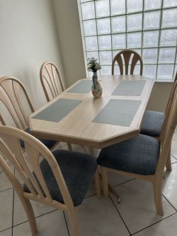 Kitchen Table And 6 Chairs
