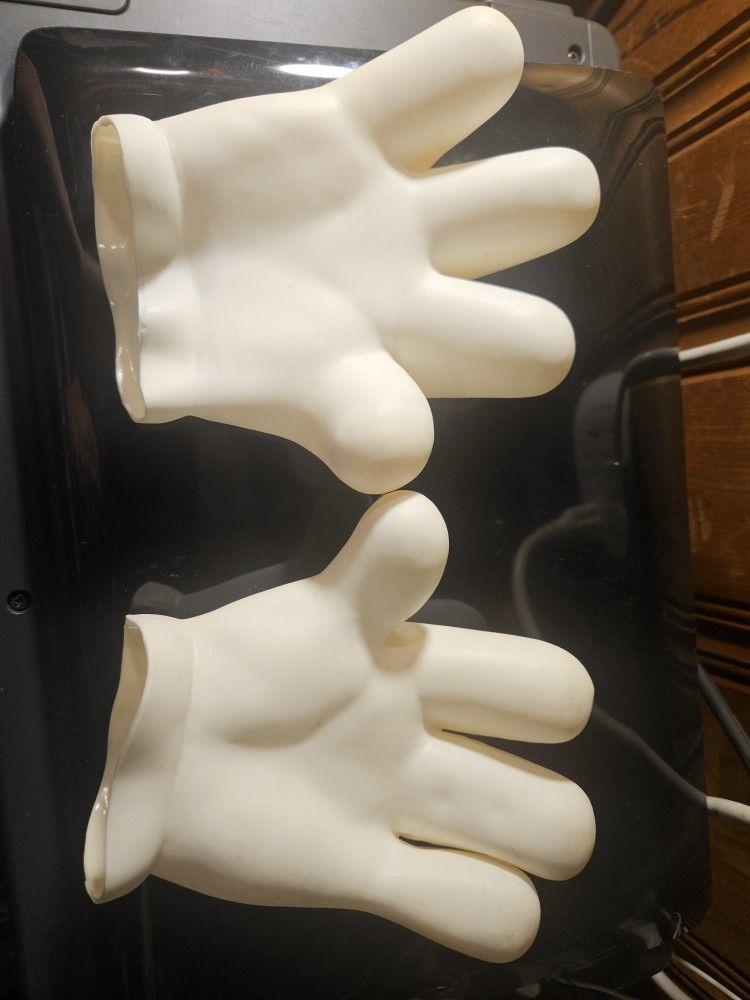 MICKEY MOUSE/ M&M GLOVES FOR COSTUME