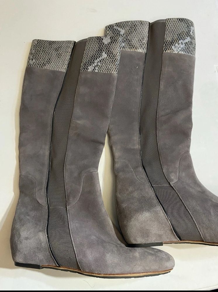 Ladies Size 8 Tsubo Gray Boots