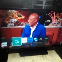 Samsung Smat TV 28" Inch Remote control Includes 