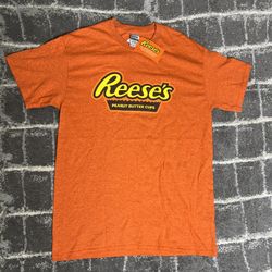 Reese's Peanut butter cups orange Gildan T-shirt Men Size Med Distressed Look