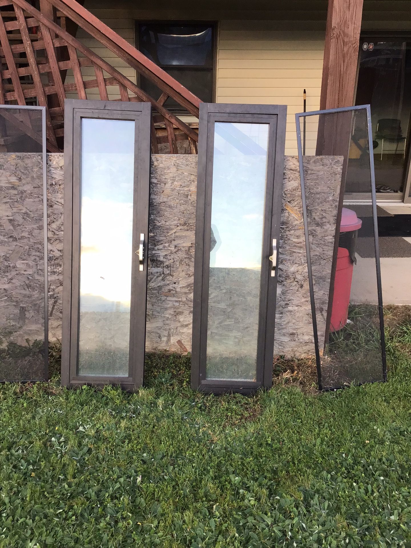 Set Of 2 Windows With Frame And Screens