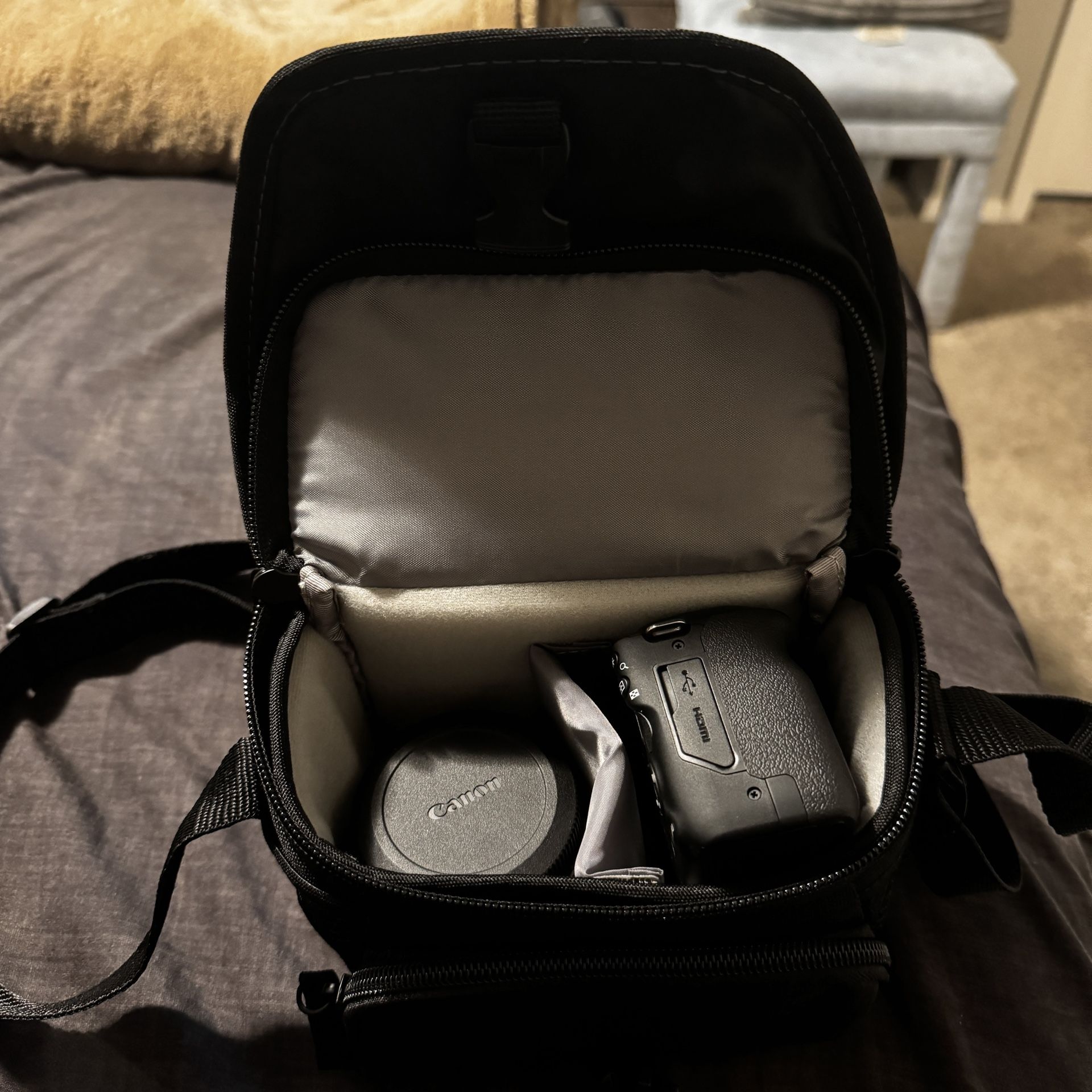 Canon EOS R50 RF-S18-45mm F4.5-6.3mm IS STM Kit (with carrying case)