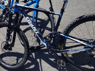 Giant full suspension mountain bike