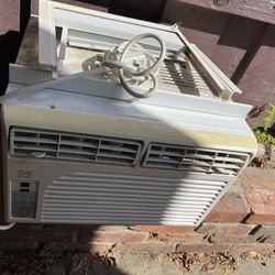 Daewoo Window AC Unit - Works Great - Air Conditioning