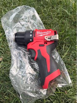 Milwaukee m12 compact drill