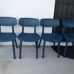 4 Plastic chairs Set