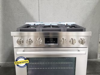 Bosch 800 Series 30'' Freestanding Dual Fuel Range with 5 Sealed Burners, 3.9 cu. ft. Oven Capacity, Continuous Grates (HDS8055U-D-0114)