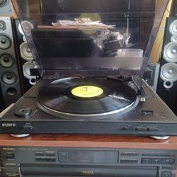 SONY FULLY AUTOMATIC TURNTABLE WITH BUILT-IN PHONO PREAMP $150 FINAL PRICE READ DESCRIPTION AND SEE ALL PICTURES 
