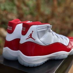 JORDAN 11 Cherry Retro SZ 9 M 