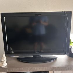 Toshiba TV (40”)