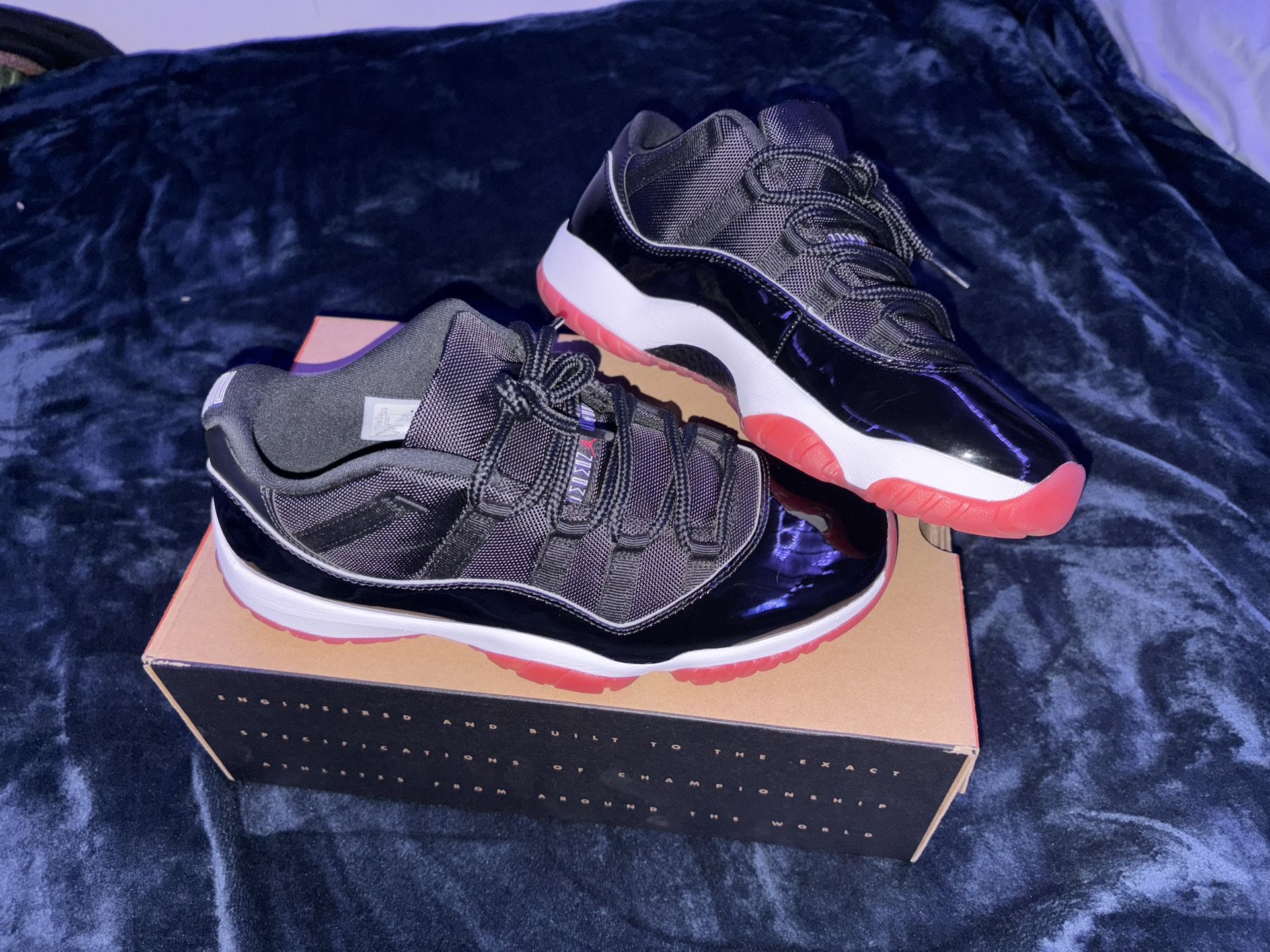 AIR JORDAN 11 LOW BREADS