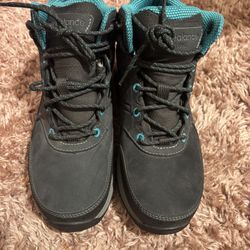 New Balance Hiking Boots Size 9 