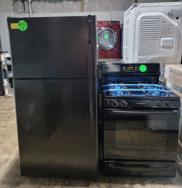 GE 2pc Set: 33in Top Freezer Fridge & Gas Stove In Black Working Perfectly 4-months Warranty 