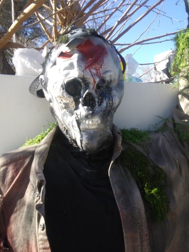 Friday The 13th 6 Feet Jason Voorhees Animatronic Halloween for Sale in  Bloomfield, NJ - OfferUp