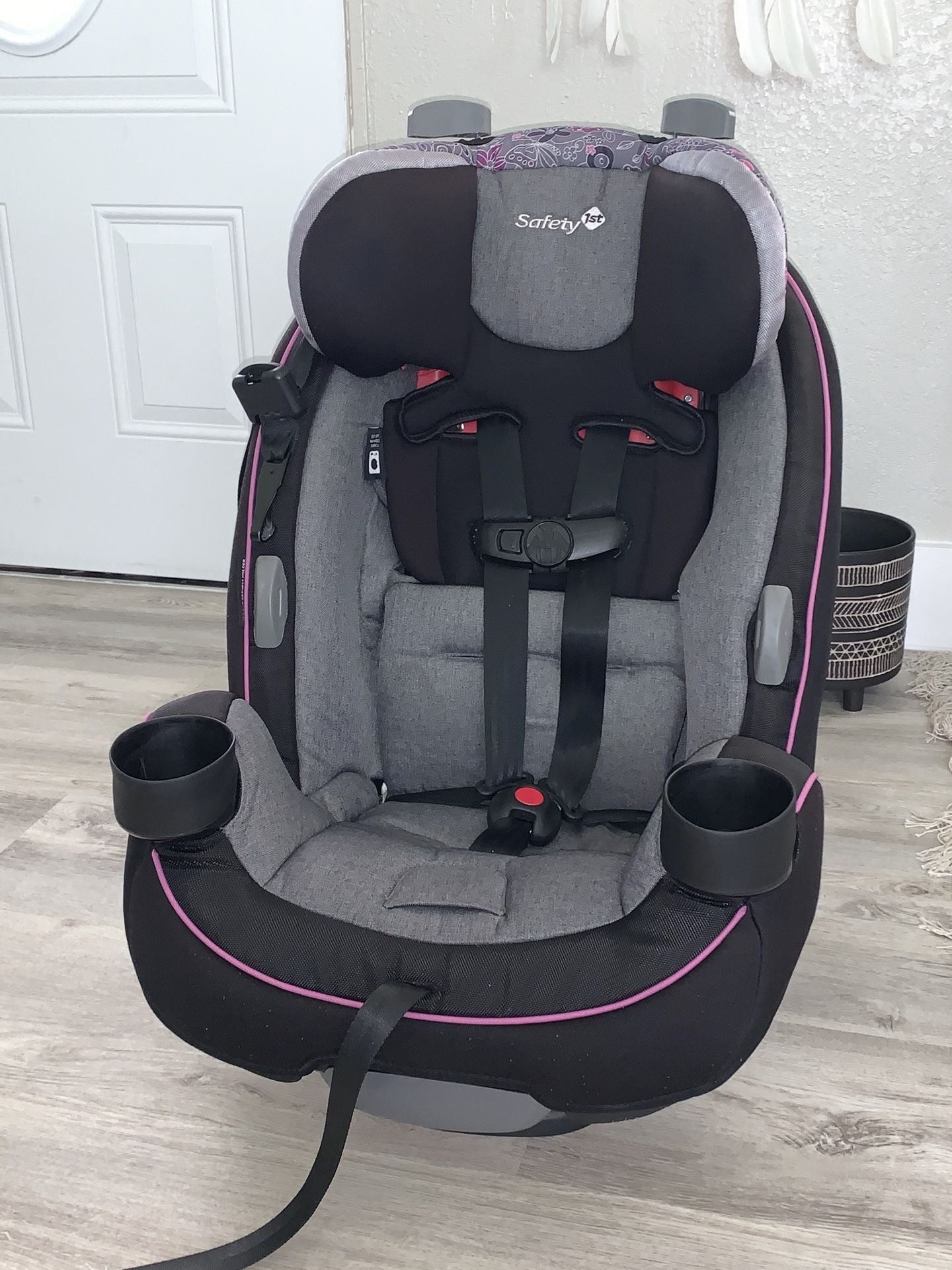 Reclinerable Safety 1st Grow and Go 3-in-1 Car Seat $60 FIRM CASH ONLY