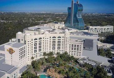 2 Nights At The Hard Rock Hotel Check The Days