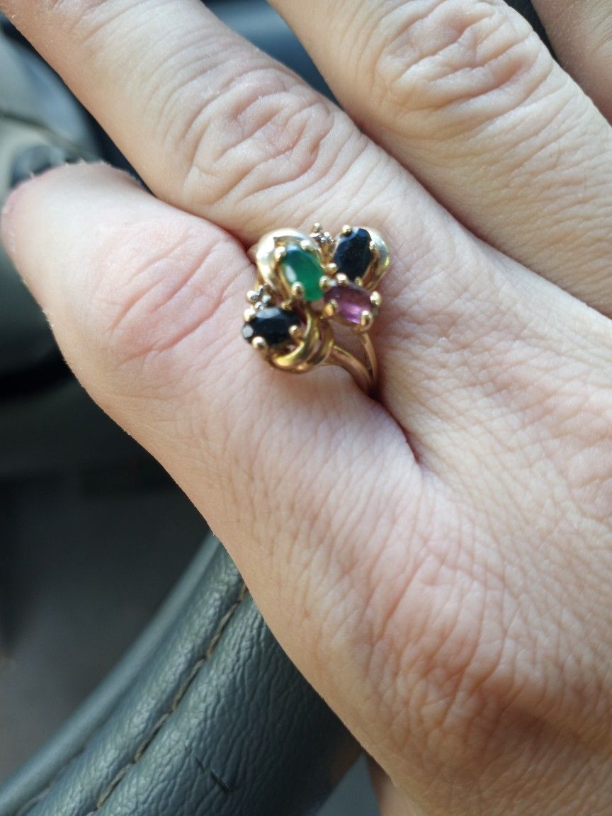 14kt Gold Ring w/ Stones. 3.43 Grams