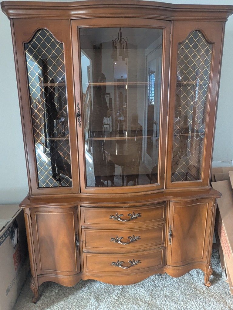 Beautiful Vintage China Cabinet/Hutch