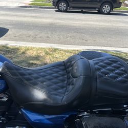 Saddlemen Seat Off A 2022 Road Glide