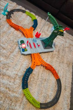 ✅️ Thomas & Friends Toy Track Playset w/Sounds• L50"xW18"xH16"• Great Condition• $20firm