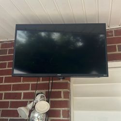 Hitachi Roku TV 32”