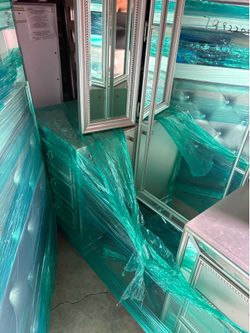 mirrored vanity with stool