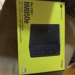 Corsair RM850e (2023) Fully Modular Low-Noise Power Supply - ATX 3.0 & PCIe 5.0 Compliant - 105°C-Rated Capacitors - 80 Plus Gold Efficiency - Modern 