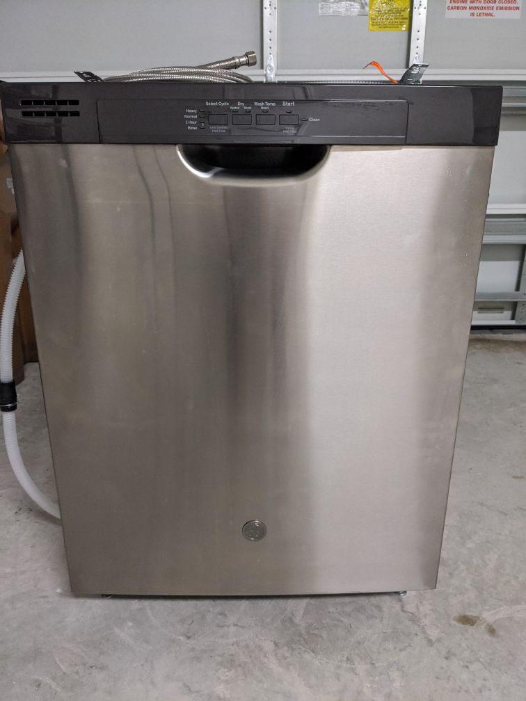 GE 24" Stainless Steel Dishwasher GDF510PSMSS