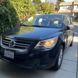 2012 Volkswagen Routan Grey Van