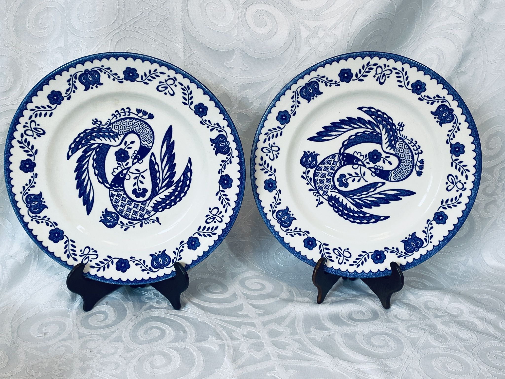 (2) VNTG Mount Clemens China Ironstone Lovebirds & Tulips Blue 10.25" Plates (b)