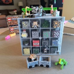 Minecraft Mojang Minifigure Collector Box And Figures 