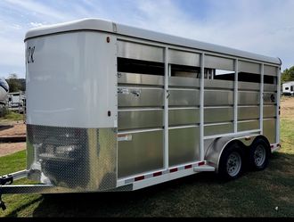 2023 Maverick 3 Horse Slanted 