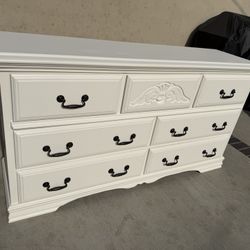 WHITE DRESSER, FAMILY SIZE, Not Walmart Junk!