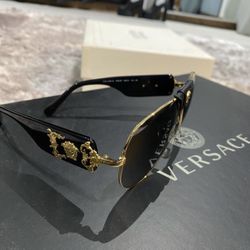 Authentic Versace Sunglasses No Scratches for Sale in Hemet  display picture 2
