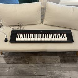 Yamaha 61 Key Portable Keyboard / Piano  Model Piaggero   NP-12 In Like New Condition- Everything Works 