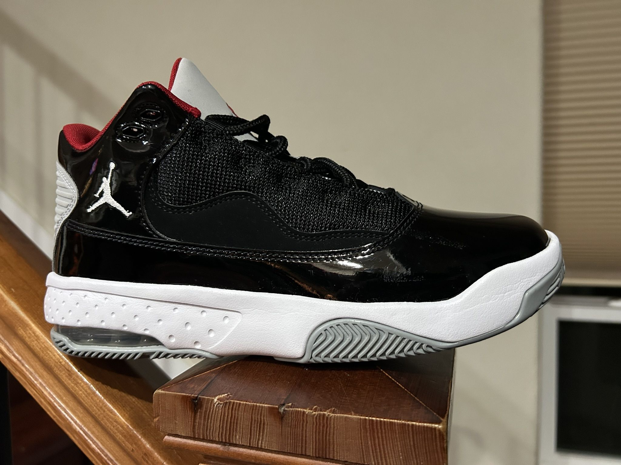 Brand New Jordan Max Aura Size 7Y