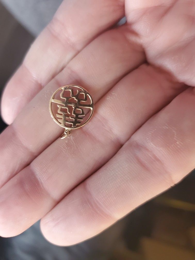 Chinese Gold Pendant 8 Kt Gold