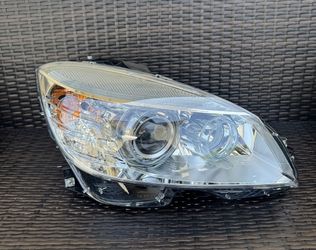 2008 2009 2010 2011 Mercedes-Benz C300 C350 W204 Right Passenger Side Xenon Headlight OEM