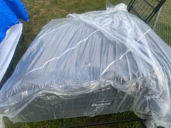 Queen Beautyrest black mattress
